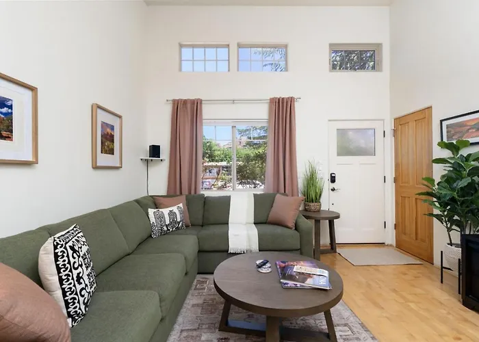 2br Scenic With Patio And Views